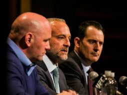 Los directivos de la UFC Dana White (izq.), Lorenzo Fertitta (centro) y Lawrence Epstein (der.) durante la conferencia. TWITTER / @UFCNews