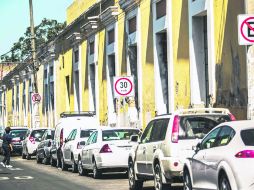 Sanciones. Cuando se detecte reincidencia en vehículos que se estacionen en áreas restringidas se procederá a aplicar folios. EL INFORMADOR / F. Atilano