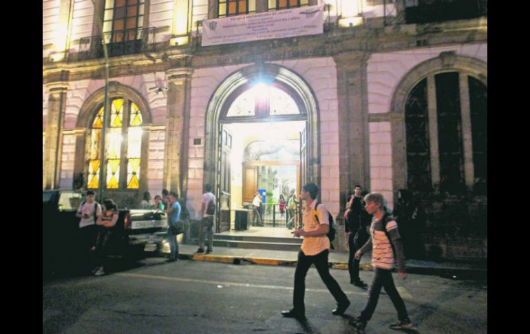 Entre el ciclo 2009 A y el 2014 B ingresaron al turno nocturno de la Preparatoria de Jalisco mil 107 alumnos; sólo egresaron 270. EL INFORMADOR / A. Hinojosa