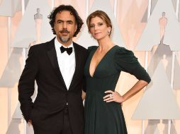 Alejandro González Iñárritu llegó a la 87 entrega de los Oscar acompañado de su esposa. AP / J. Strauss