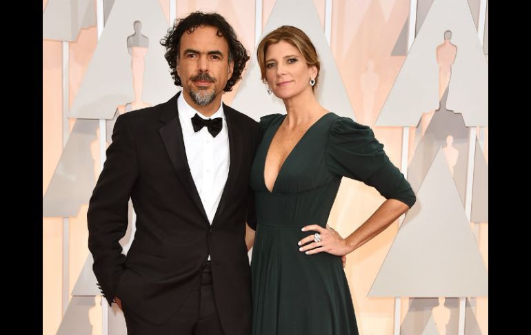 Alejandro González Iñárritu llegó a la 87 entrega de los Oscar acompañado de su esposa. AP / J. Strauss