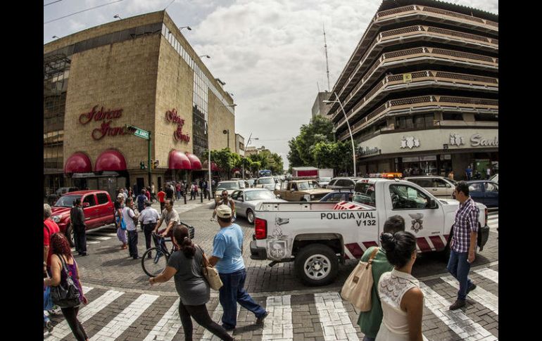 La vuelta en Juárez y 16 de Septiembre aplicaría solo a vehículos particulares y no al transporte público. EL INFORMADOR / ARCHIVO