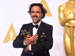 'Este momento tiene mucho de surrealista', dice Iñárritu al acudir a la sala de prensa de ganadores. AFP / F. J. Brown