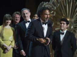 Al recibir el Oscar, Iñárritu dedicó el premio a los mexicanos a ambos lados de la frontera. EFE / M. Yada