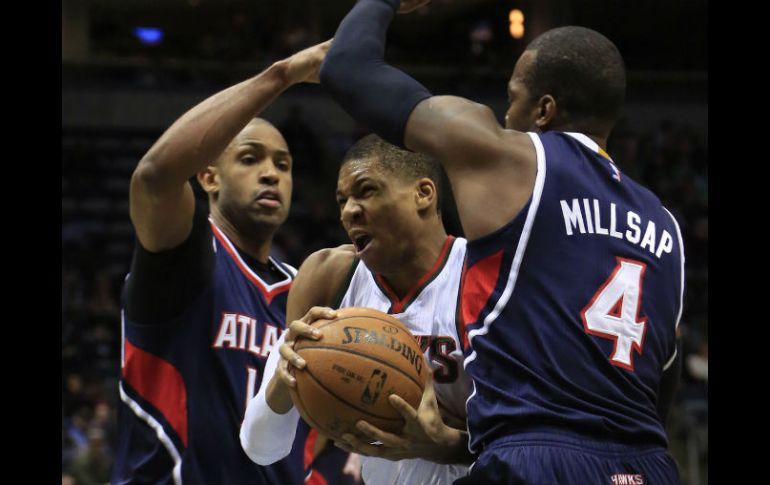 El dominicano Al Horford (centro) ha lucido en esta temporada con Atlanta, el equipo más ganador de la NBA. AP / D. Hauck