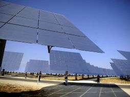 En solo 30 minutos, la producción de energía solar disminuiría de 17.5 a 6.2 gigavatios. AFP / ARCHIVO