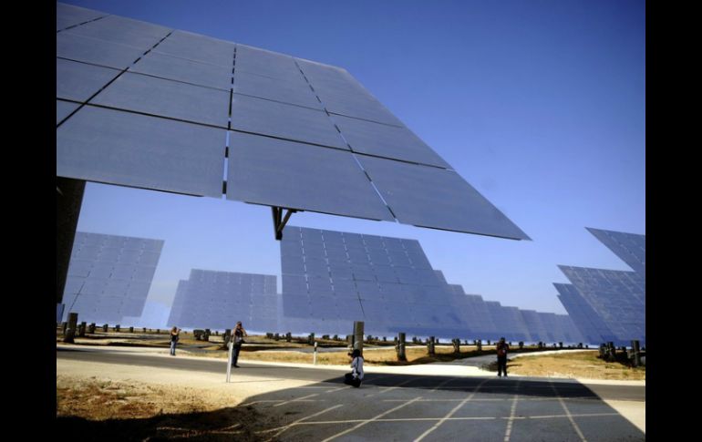 En solo 30 minutos, la producción de energía solar disminuiría de 17.5 a 6.2 gigavatios. AFP / ARCHIVO