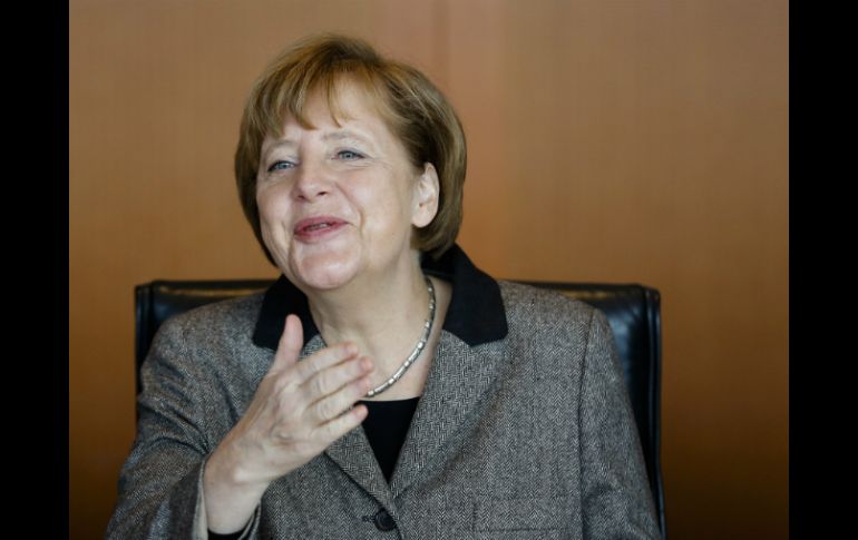 ''Celebro el hecho de que hayamos encontrado un punto de partida para las negociaciones con el nuevo gobierno griego'', declaró Merkel. AP / M. Schreiber