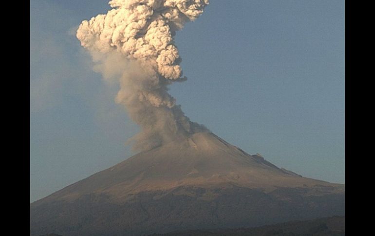 ''Las comunidades permanecen en calma y existe un monitoreo permanente del Popocatépetl'', aseguran autoridades. TWITTER / @LUISFELIPE_P