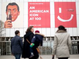 Se conmemora el aniversario 100 de la botella Coca-Cola con una exhibición en el High Museum en Atlanta. AP / B. Camp