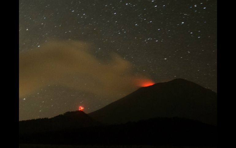 La actividad del volcán Popocatlépetl durante la madrugada tuvo efecto en actividades aéreas. EFE / ARCHIVO