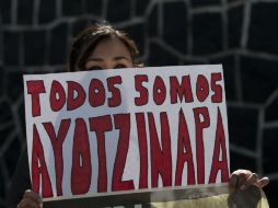 ''Todos somos Ayotzinapa'' se pudo leer en las pancartas. AP / ARCHIVO