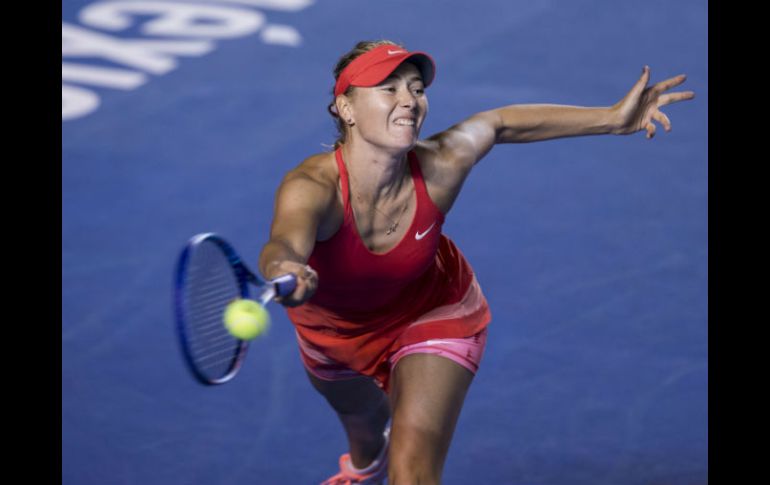 Sharapova se mostró incómoda ante el empuje de su rival. AP / C. Palma