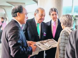 Carlos Slim Helú tras la reunión de la Comisión de Banda Ancha de la UIT, en París. ESPECIAL /