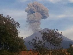 El volcán Popocatépetl ha registrado constante actividad, lo que ha ocasionado el cierre del aeropuerto de Puebla. TWITTER / @Popocatepetl_MX