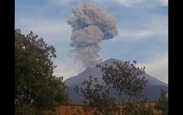 El volcán Popocatépetl ha registrado constante actividad, lo que ha ocasionado el cierre del aeropuerto de Puebla. TWITTER / @Popocatepetl_MX