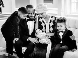 En la imagen aparece al lado de su esposo Swizz Beatz y sus otros dos hijos. INSTAGRAM / aliciakeys