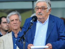 Este domingo, José Mujica pasará el mando del país latino a Tabaré Vázquez (d). AFP / ARCHIVO