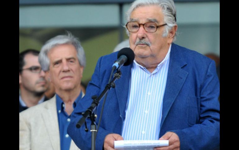 Este domingo, José Mujica pasará el mando del país latino a Tabaré Vázquez (d). AFP / ARCHIVO