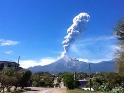 Pprevén caída de ceniza en los municipios de Tuxpan, Zapotilic, Tamazula de Gordiano y Tecalitlán. ESPECIAL / Protección Civil Jalisco