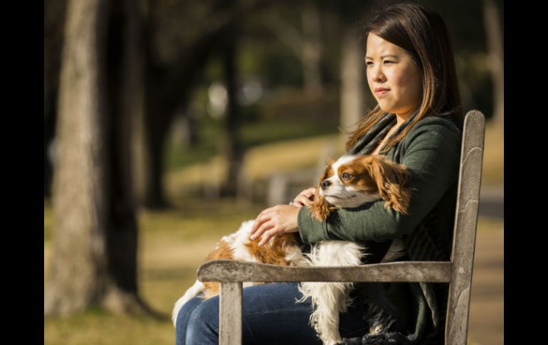 Nina Pham dijo que el hospital fue negligente porque no capacitó a su personal para atender a los pacientes infectados de ébola. AP / The Dallas Morning News