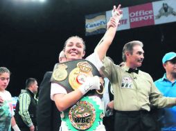 Campeona. La tijuanense Jackie Nava conservó sus títulos en pelea desarrollada en Rosarito, Baja California  /