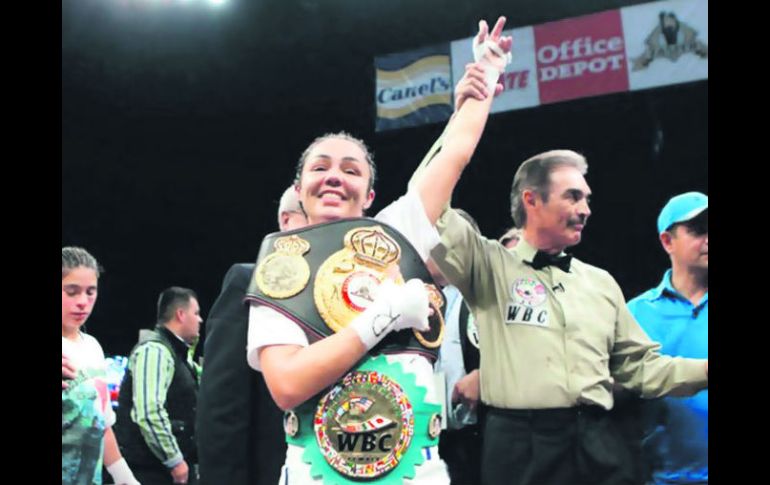 Campeona. La tijuanense Jackie Nava conservó sus títulos en pelea desarrollada en Rosarito, Baja California  /