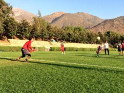 El plantel completo de los Rojinegros del Atlas ya está en suelo chileno practicando. TWITTER / @atlasfc