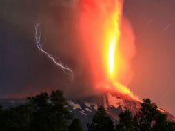 La ''erupción estromboliana débil'' alcanza un grado ''2'' en una escala de ''0 a 8'' y ya cesó la expulsión de lava. AFP / C. Rocuant