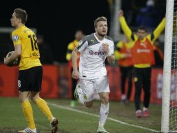 El delantero italiano del Dortmund, Ciro Immobile (der.), se destapó con dos goles ante el Dynamo Dresden, de la Tercera División. AP / M. Sohn