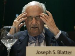 Blatter comunicó que no se pusieron de acuerdo para esta regla. AP / J. Saenz