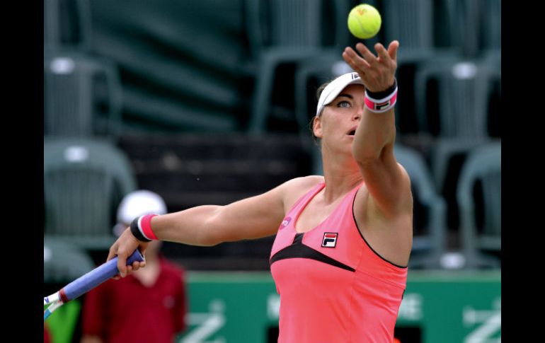 Zvonareva (foto) y Basinszky impusieron condiciones ante las locales, que simplemente no pudieron y cayeron 6-3.  /