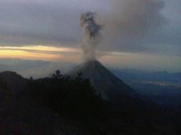 La exhalación que registró el Volcán de Colima sucedió a las 06:52 horas de este día. TWITTER / @PCJalisco