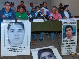 Los padres de los normalistas y estudiantes de la Normal de Ayotzinapa se dicen decididos a evitar las elecciones. AFP / ARCHIVO