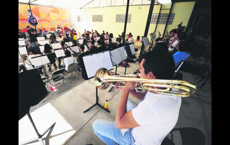 Reconocimiento. La Orquesta de Lomas del Paraíso sobrevive con recursos recaudados por maestros, alumnos y la comunidad. EL INFORMADOR / J. Mendoza