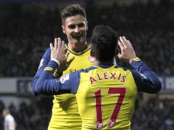 Los Gunners están confiados en sacar un resultado positivo de Old Trafford. AFP / ARCHIVO