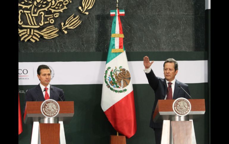 Eduardo Sánchez reconoce la experiencia de su antecesor en la Coordinación de Comunicación Social de Los Pinos. NTX / J. González