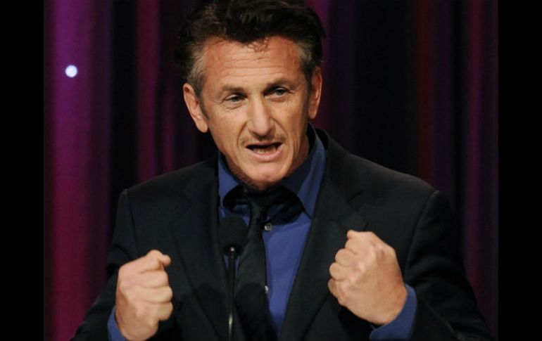 Sean Penn sugiere que bajo su broma subyace un mensaje más profundo que evidencia las deficiencias de Hollywood. AP / ARCHIVO