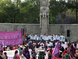 Integrantes de organizaciones sociales encabezados por las madres de los normalistas llegaron al Monumento a la Madre. SUN / J. Cabrera