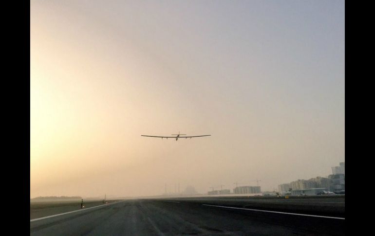 La aeronave Si2 está fabricada de fibra de carbono y la extensión de sus alas es de 72 metros. TWITTER / @SolarImpulse