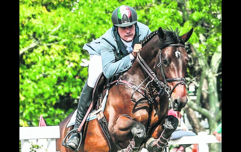 Triunfador. José Alberto Martínez del Guadalajara Country Club libra uno de los obstáculos a lomos de 'No Limit'. EL INFORMADOR / A. Hernández