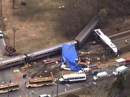 El tren de pasajeros de la empresa Amtrak se dirigía a Nueva York cuando ocurrió la colisión. AP /