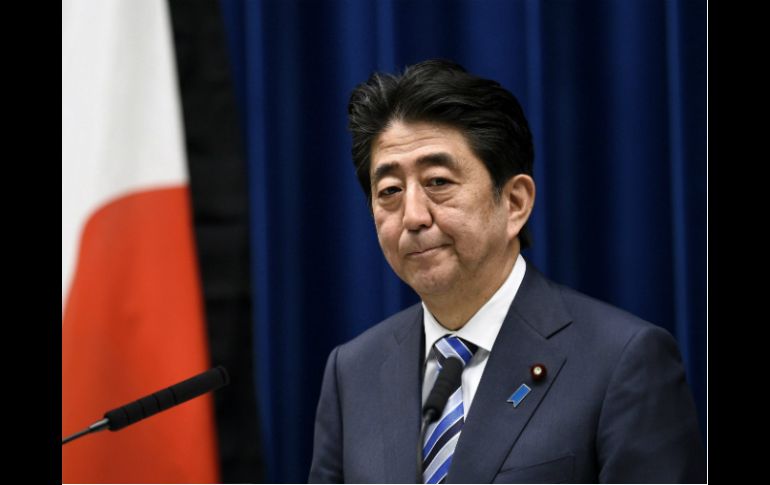 Shinzo Abe destaca la necesidad de ''afrontar el pasado con humildad y tener siempre presentes las lesiones de la trágica guerra''. EFE / F. Robichon