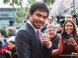 Manny Pacquiao desfila por la alfombra roja ante los medios. TWITTER / @trboxing