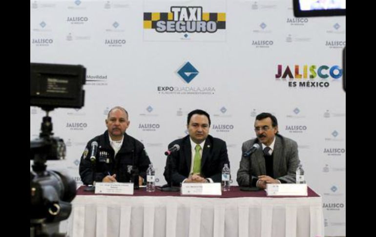 Horacio Vázquez Prada (c), presidente de la Expo Guadalajara, asegura que solicitaron que cobren tarifas de mercado. TWITTER / @ExpoGuadalajara