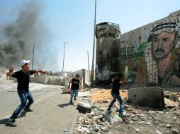 Más de 100 palestinos se manifestaban y lanzaban piedras a la entrada del campo de refugiados de Jalazun. NTX / ARCHIVO