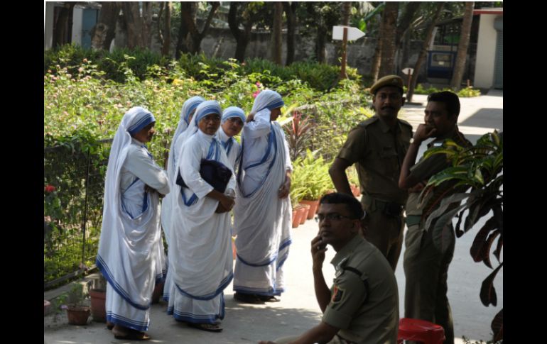 Religiosas permanecen en el convento de Jesús y María en Ranaghat, India, durante las investigaciones de la policía. AFP / STR