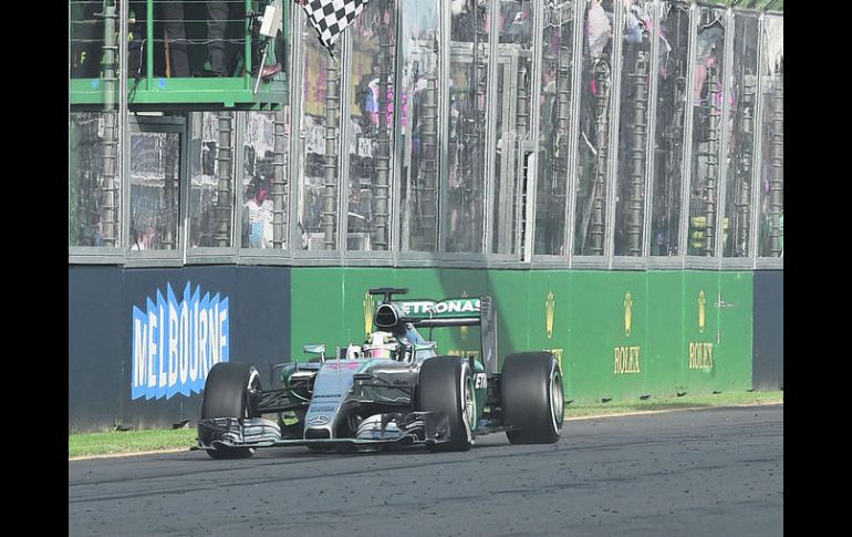 El británico Lewis Hamilton (Mercedes) ganó ayer en Melbourne el Gran Premio de Australia, la primera cita del Mundial 2015. AFP / ARCHIVO