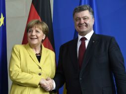 Hasta ahora, no se ha logrado que la Cruz Roja Internacional acceda a esas zonas, insistió Merkel ante Poroshenko. AFP / O. Andersen