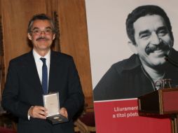 Gonzalo García Barcha, hijo del escritor recogió la medalla de Oro. EFE / A. Garriga